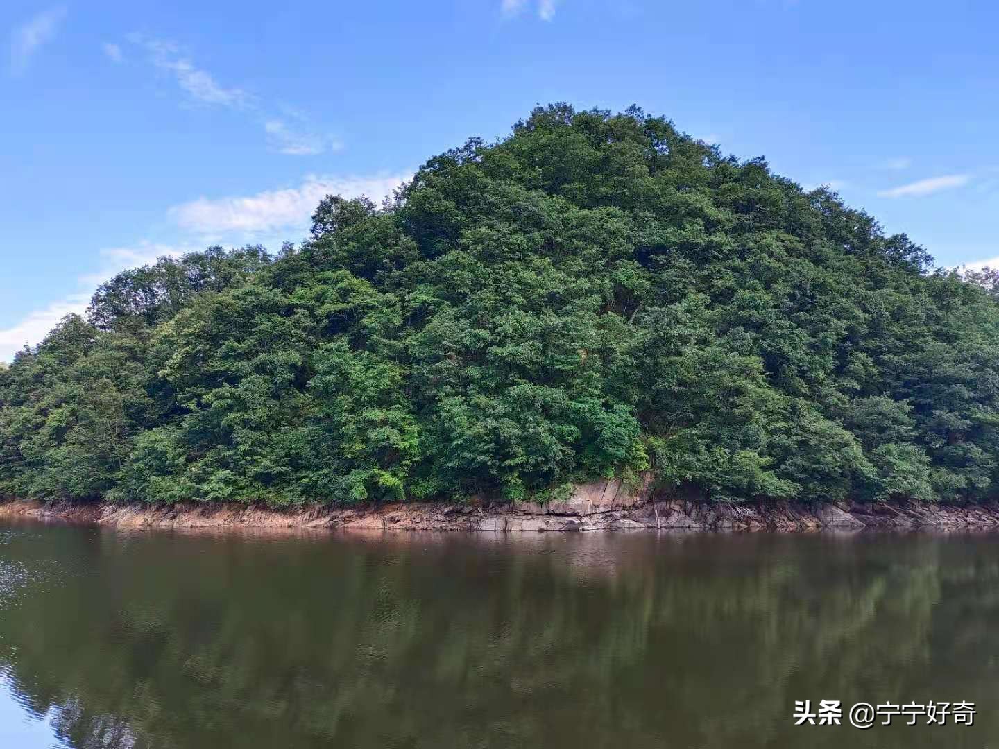没有机械设备，靠肩膀抬大石，这三个大队如何建起这座壮观水库？