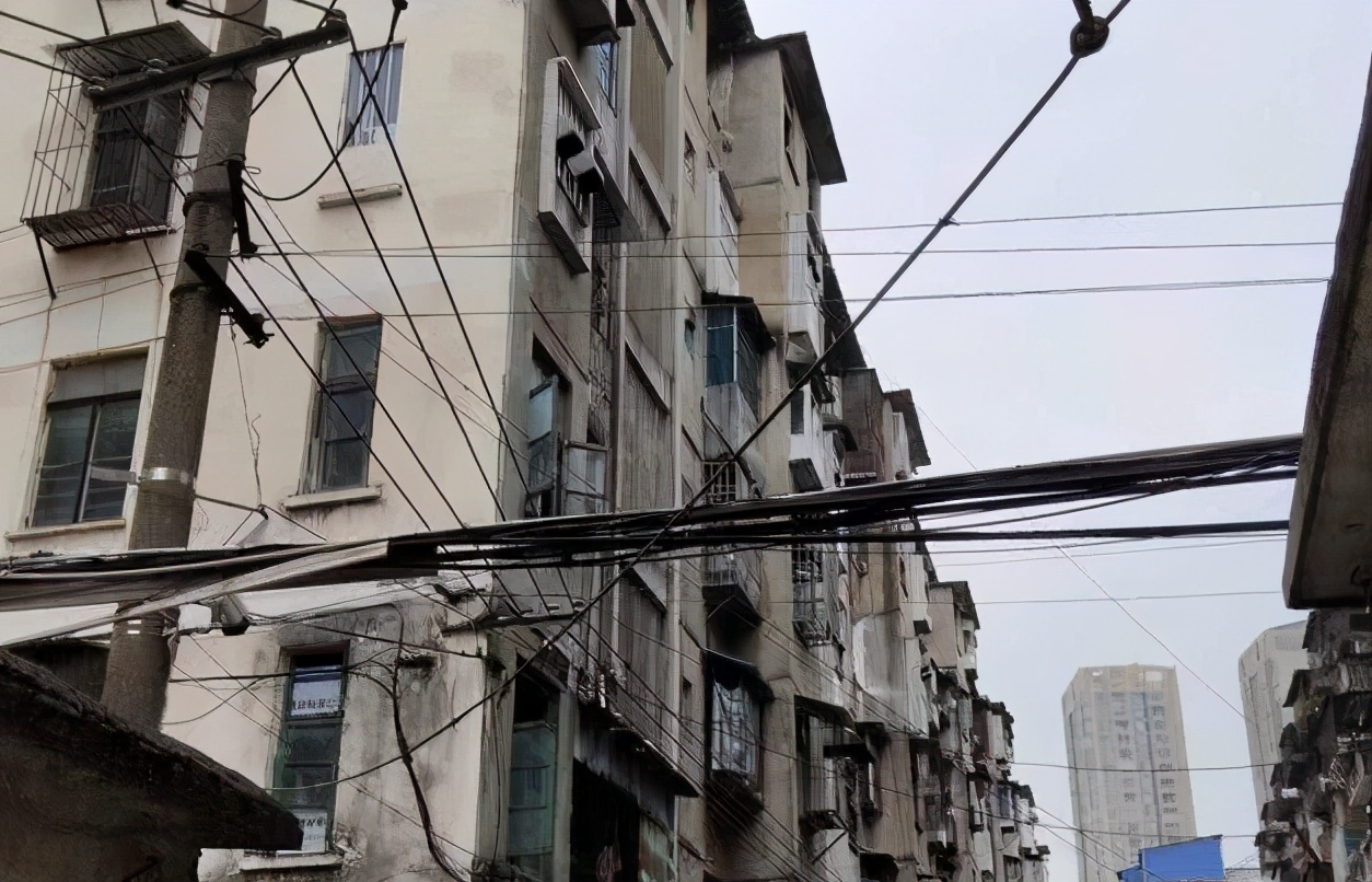 世纪宏达八十年代建成的预制板商品房成危房了吗楼房还能住多久