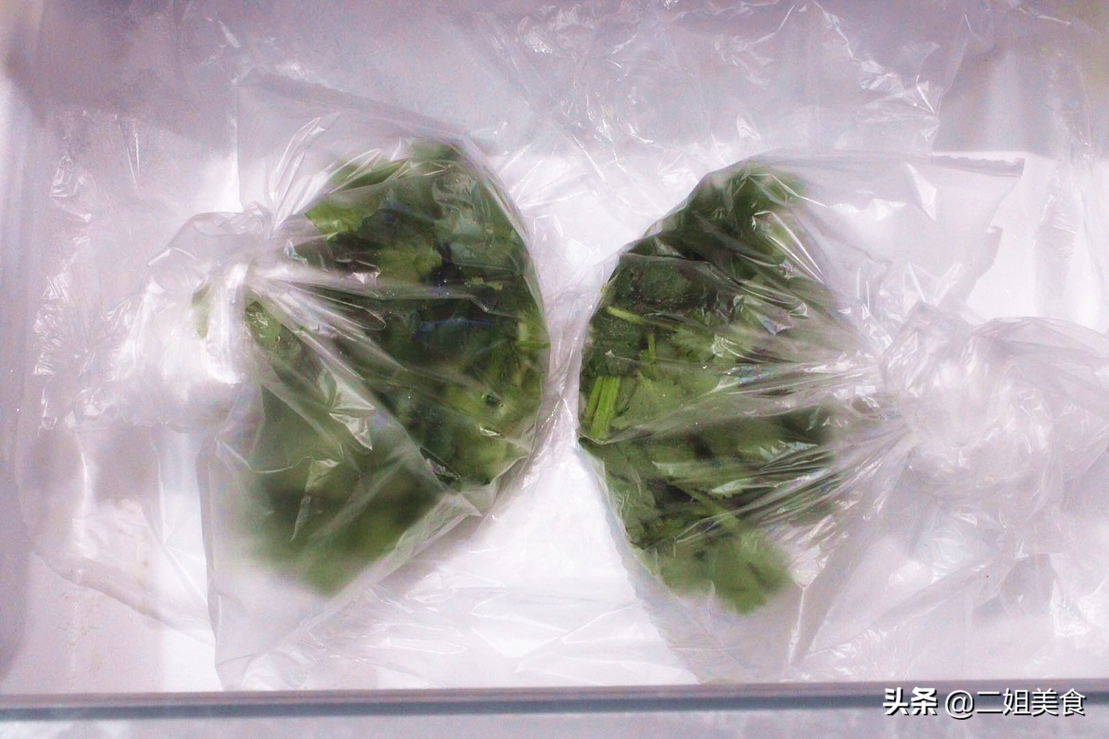 原来保存香菜这么简单，老农教您2个土方法，放久不坏，不怕多买