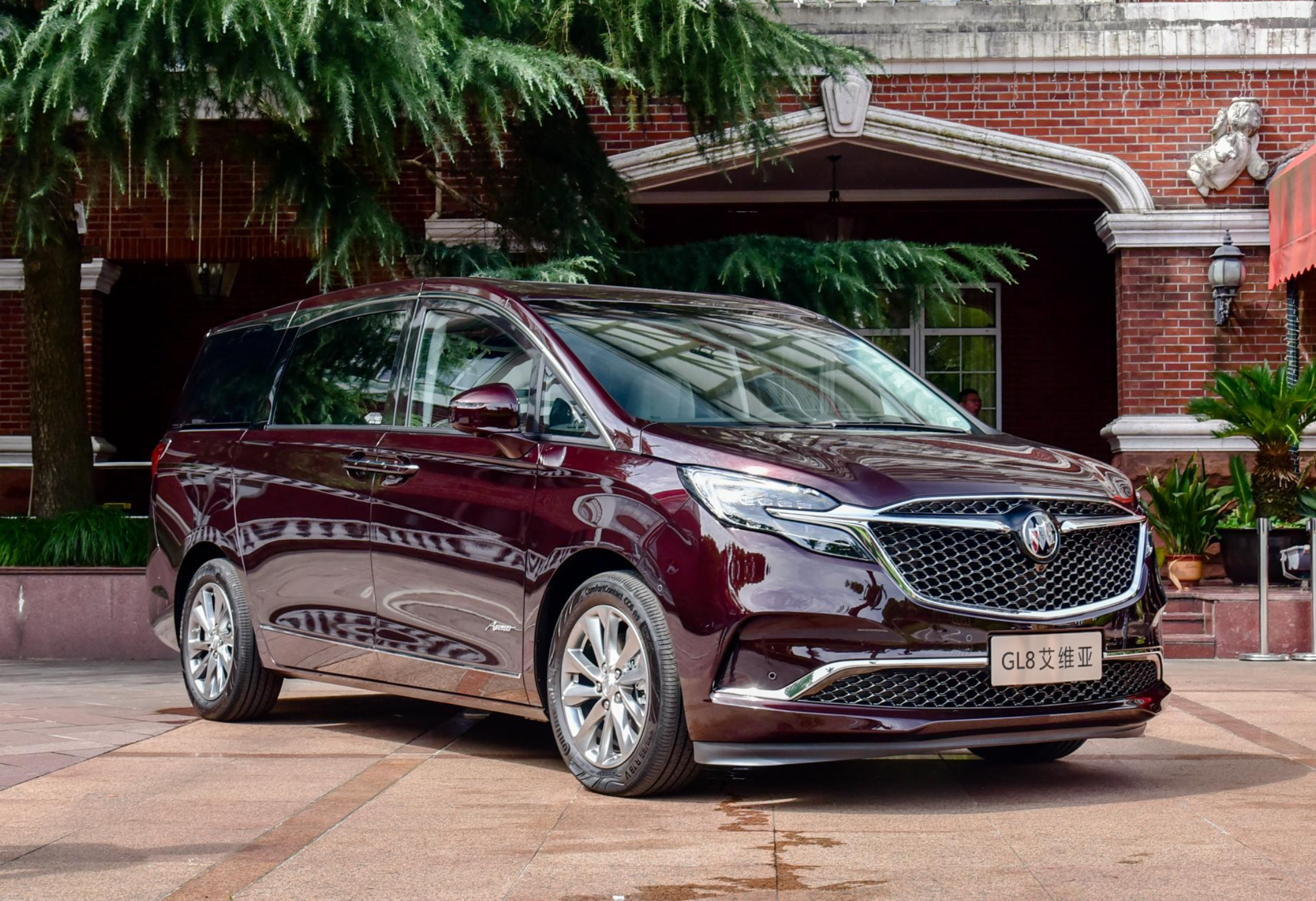 豪华mpv的"瑜亮之争",丰田埃尔法和别克gl8艾维亚谁更值得入?