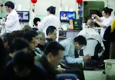 龙抬头了  理个发不？