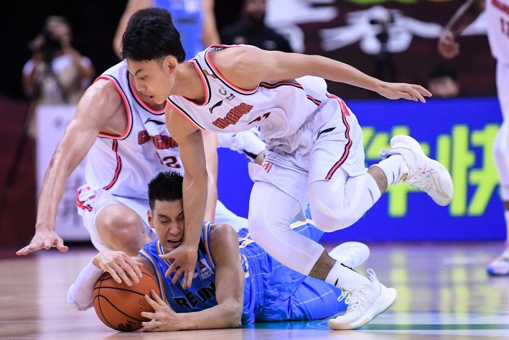 林书豪在cba为什么老摔跤(43分钟27次倒地！NBA对抗不错的林书豪，为何转战CBA一碰就倒？)