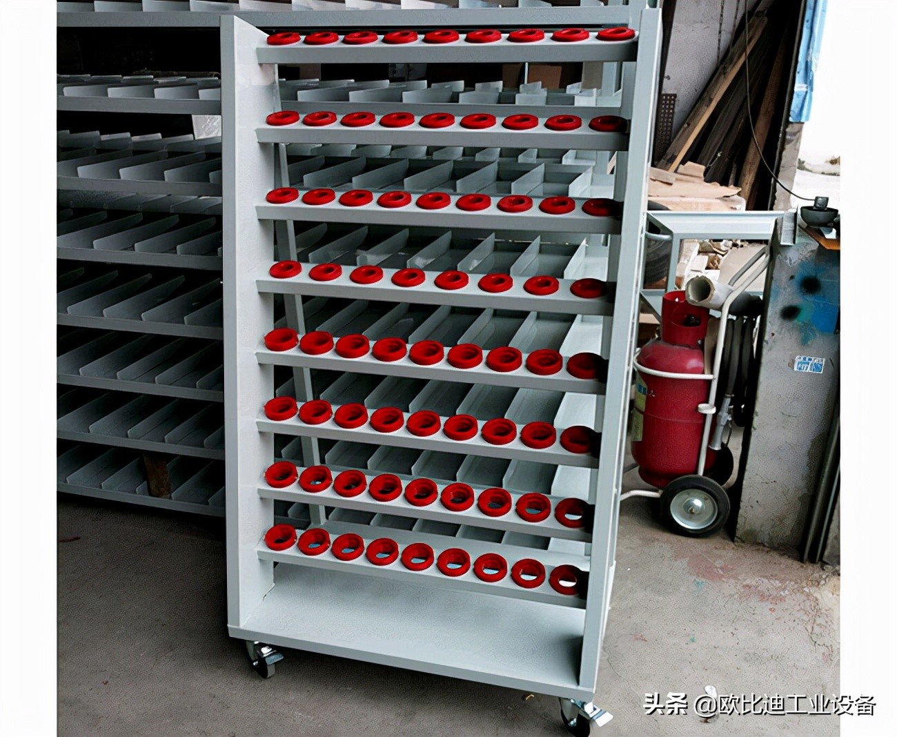 为什么在生产中使用工具柜工具柜也称为铁皮工具柜？