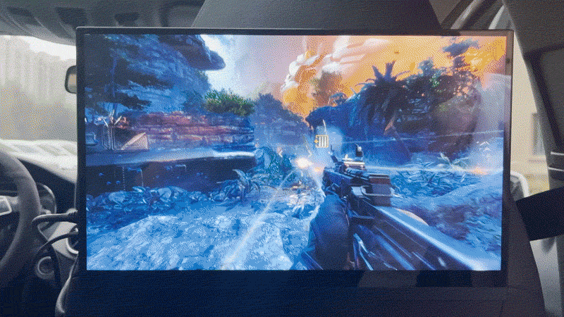 在車上也能玩PS游戲主機？論便攜屏的奇葩用法，網友：腦洞大開