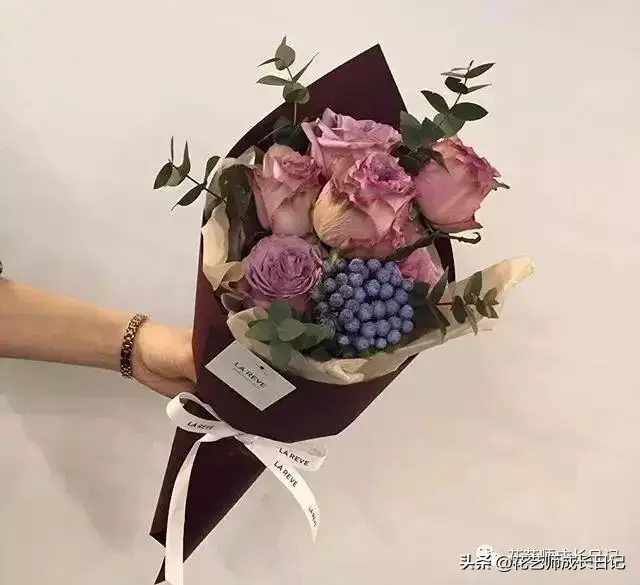 玫瑰数量的含义是什么（玫瑰花数量代表的意义）