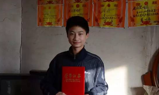 寒门贵子庞众望：父母残疾，靠捡废品维持生活，744分考上清华