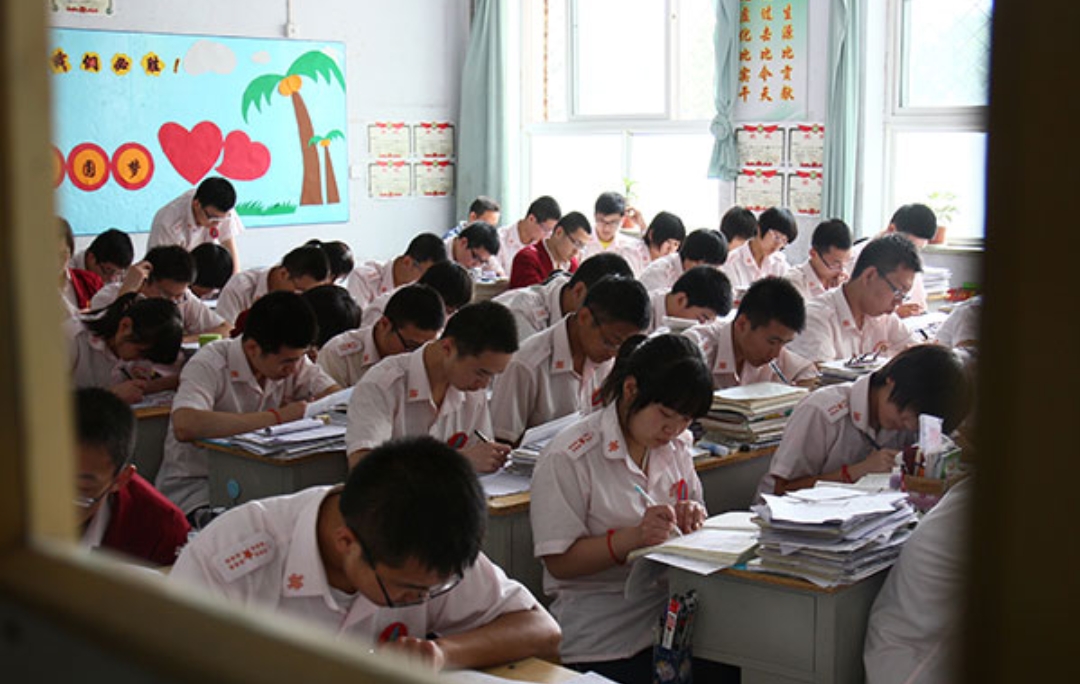 211大一新生退学复读！明年再战高考？网友：现在00后真任性