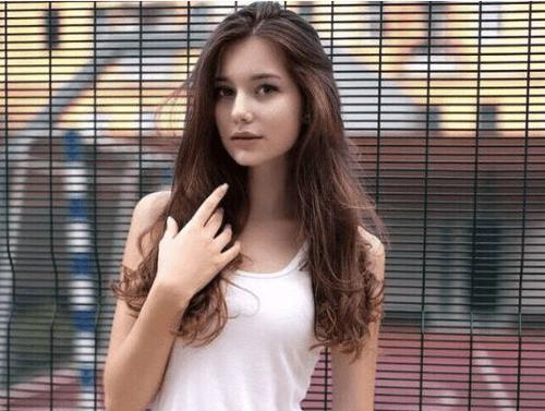 浙大多国混血校花走红网络，人美气质佳，现已在杭州结婚