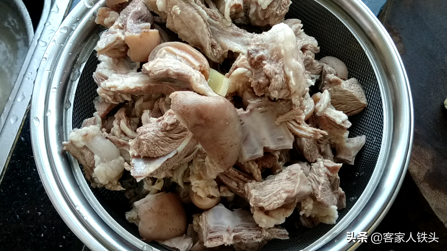 天冷，给家人做一锅特色羊肉，好吃又暖身，配料做法都简单，真香