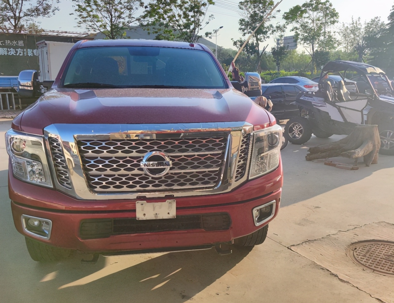 "当我看到日产(titan)时感觉非常喜欢,它的造型非常霸气,比丰田坦途