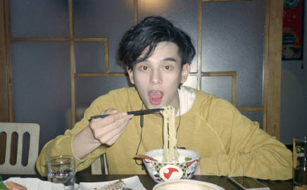 小太阳姚弛：从胖小子到文艺男神，人生是经历过灰暗仍旧选择原谅