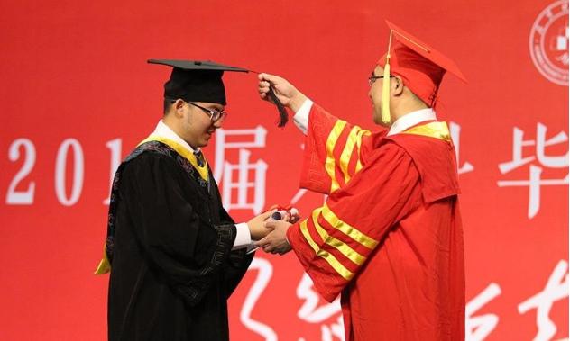 “我是博士学历”，“对不起，你年龄太大，超过35岁我们不要”