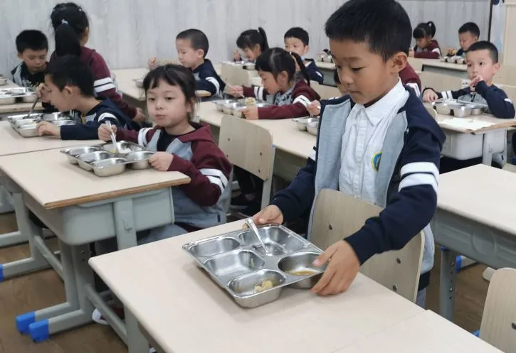 好习惯，伴成长——记华中附小一年级“一日常规”评比活动