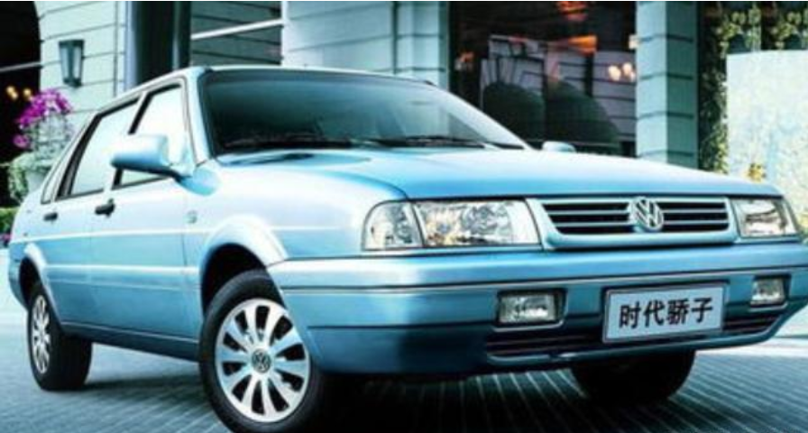 一代神车桑塔纳，如今只值2000？但给油就能跑。不舍得卖只因