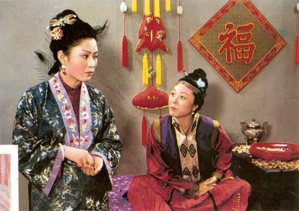 宝玉被烫伤，王夫人为何当众责骂赵姨娘？王熙凤：这个女人太贪婪