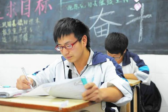 高考失利要不要复读？听复读生讲述亲身经历，和我们想象的并不同