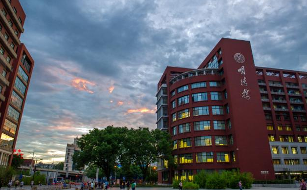 北京排名前3的政法类大学，仅一所211，其中还有高圆圆的母校