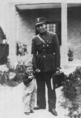 蒋孝文：蒋经国长子，曾重点培养，酗酒成性，35岁猝然昏迷成废人