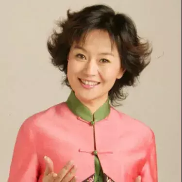 央视主持人鞠萍朗诵《童心里的诗篇》