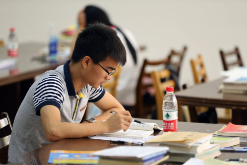 普通二本学生考研难吗？硕士生导师说出实情，考生：我还是要考