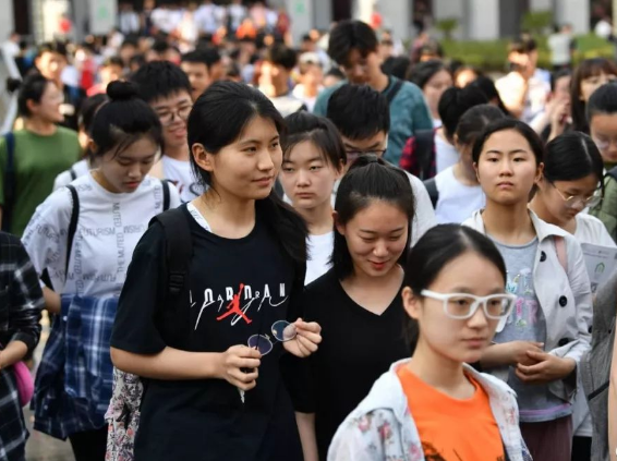 高校“简称”争夺战，南昌大学发完朋友圈，各大名校坐不住了