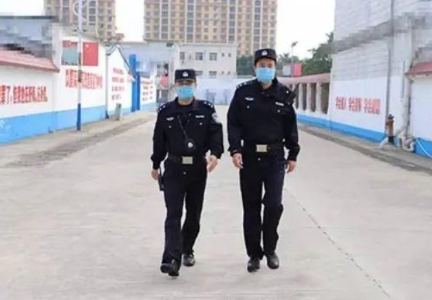 "狱警"享有公务员编制,年薪可达15万 ,关键是大专生也可报考