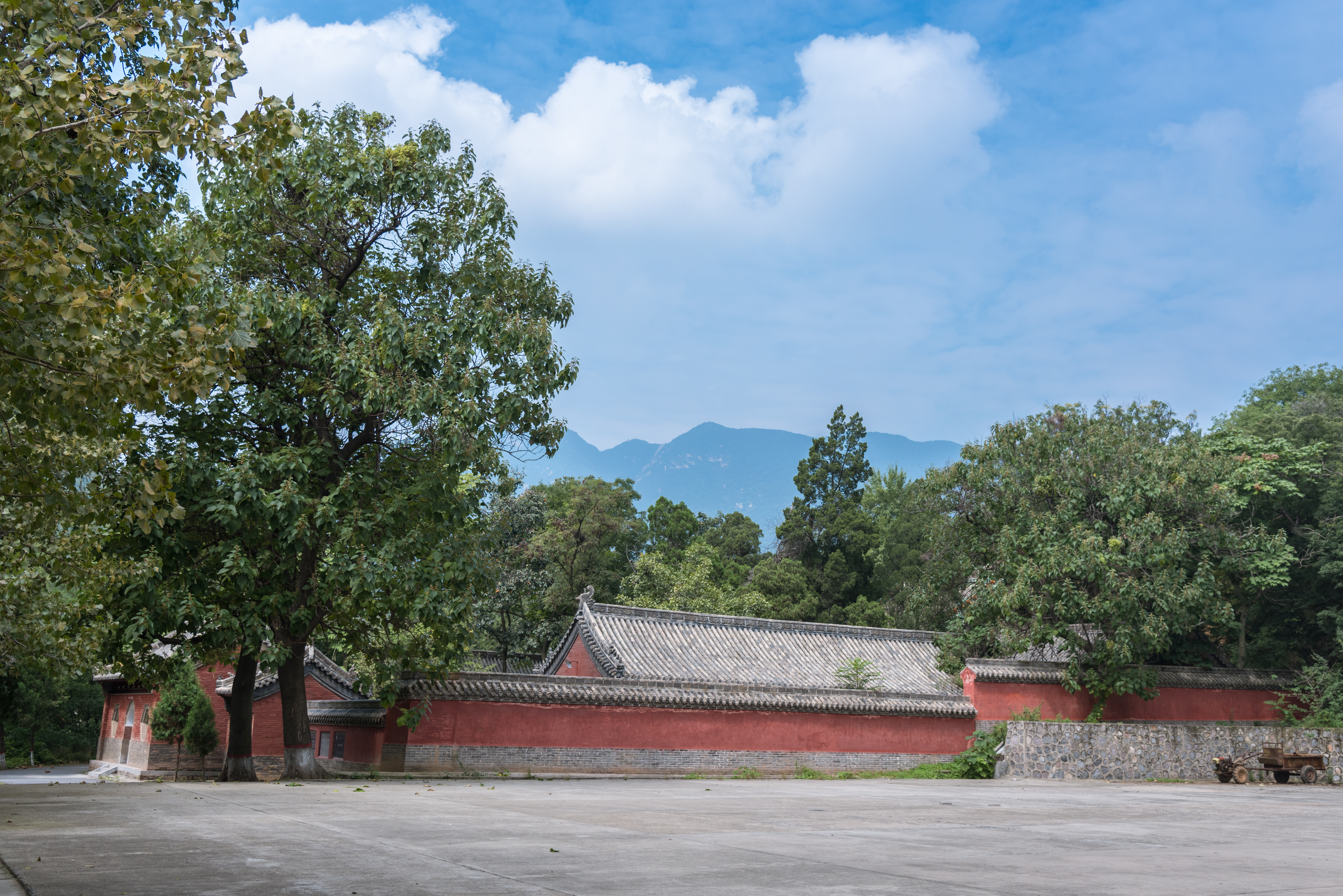 元好问在嵩山时的诗文交游