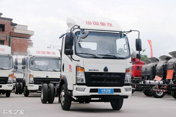 2吨自重,售价7.5万起,实拍中国重汽howo追梦版轻卡
