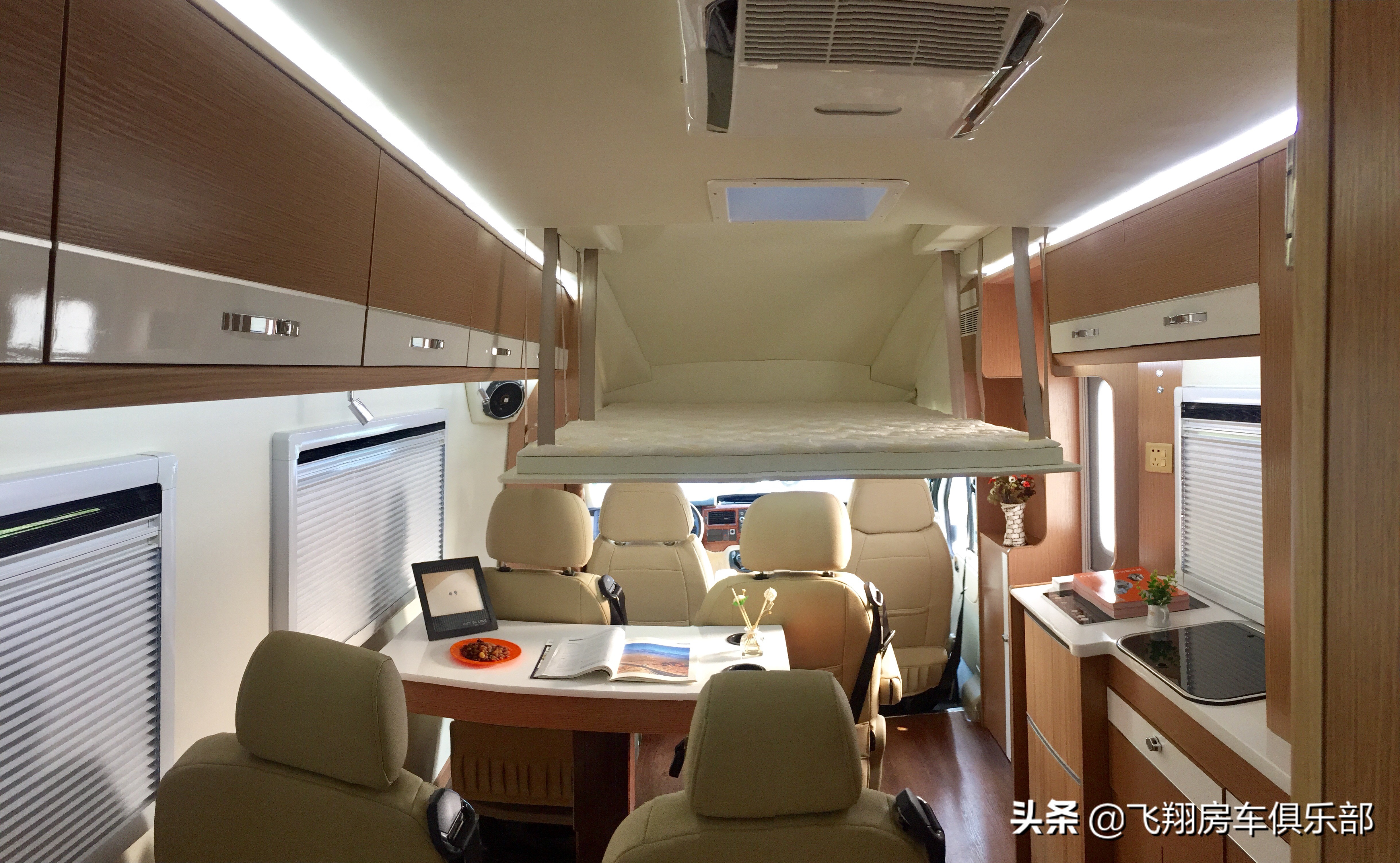 飞翔房车福特全顺系列经典车型再次亮相，太原房车展B型T型随意选