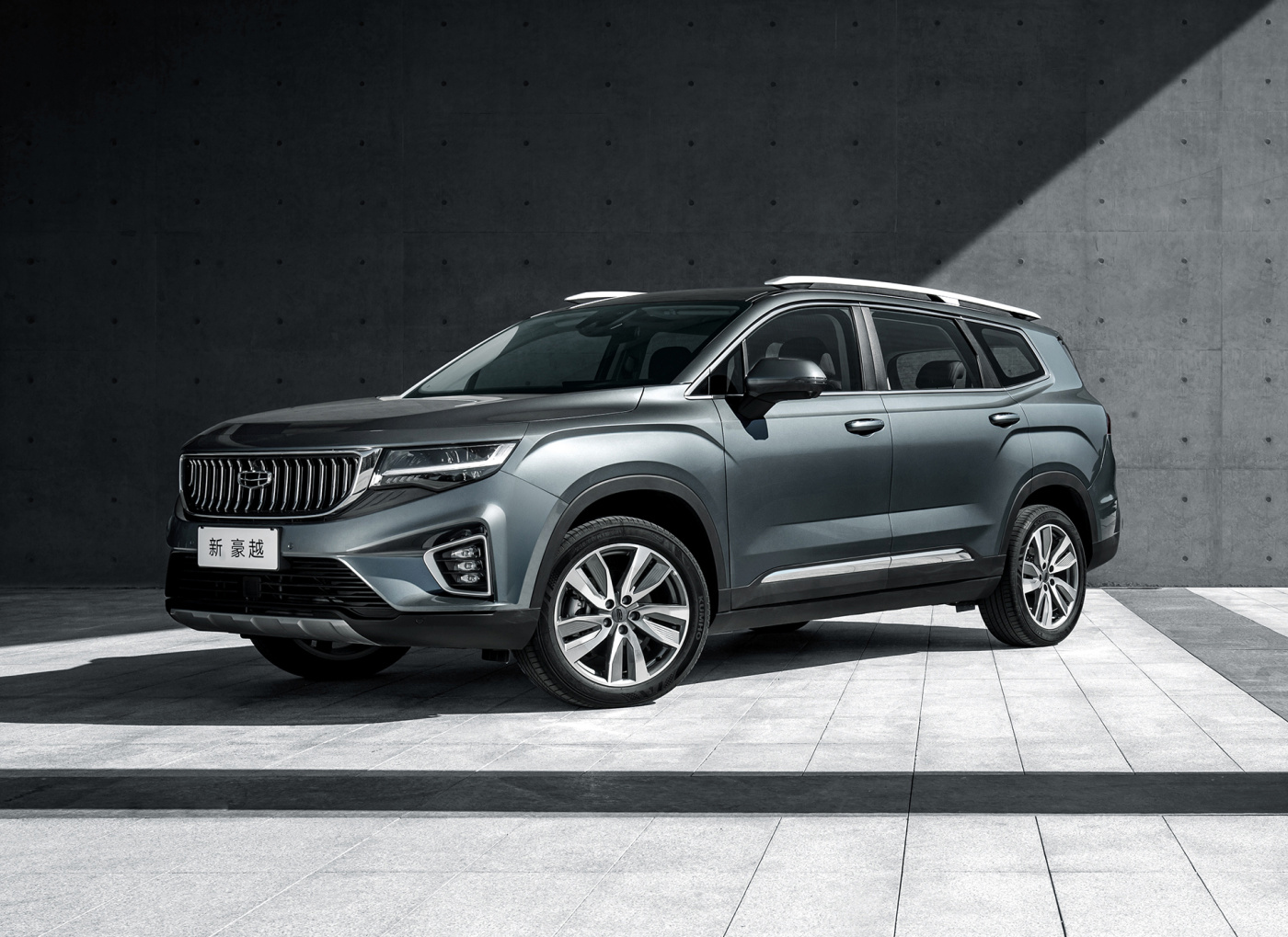 吉利新款豪越上市售价10.36-13.96万元 定位中型suv,提供7座版本