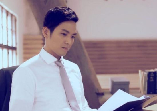 大学高颜值老师火了，被学生称为“西政何以琛”，上课还需要抢座