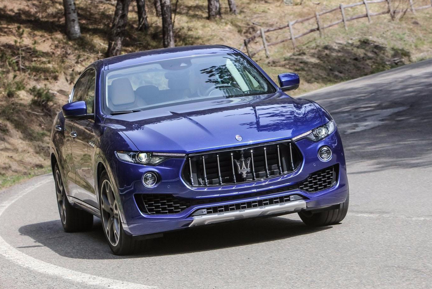 玛莎拉蒂车标(玛莎拉蒂车标多少钱)-情感知识库-动动脑