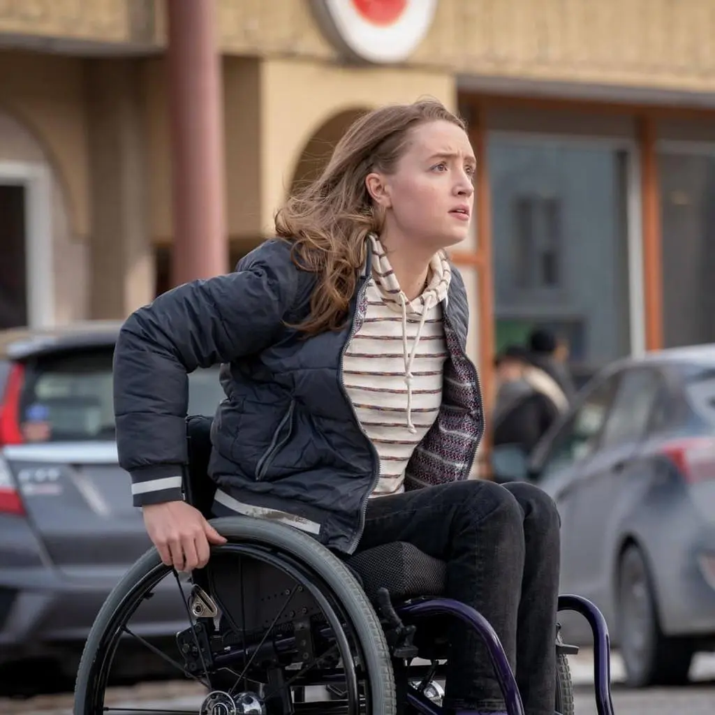 女孩瘫痪17年,看到妈妈给她吃的药后,她当场崩溃了,悬疑片