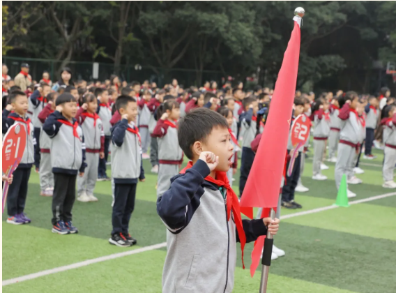 成都市各学校开展“少年先锋队建队日”系列活动