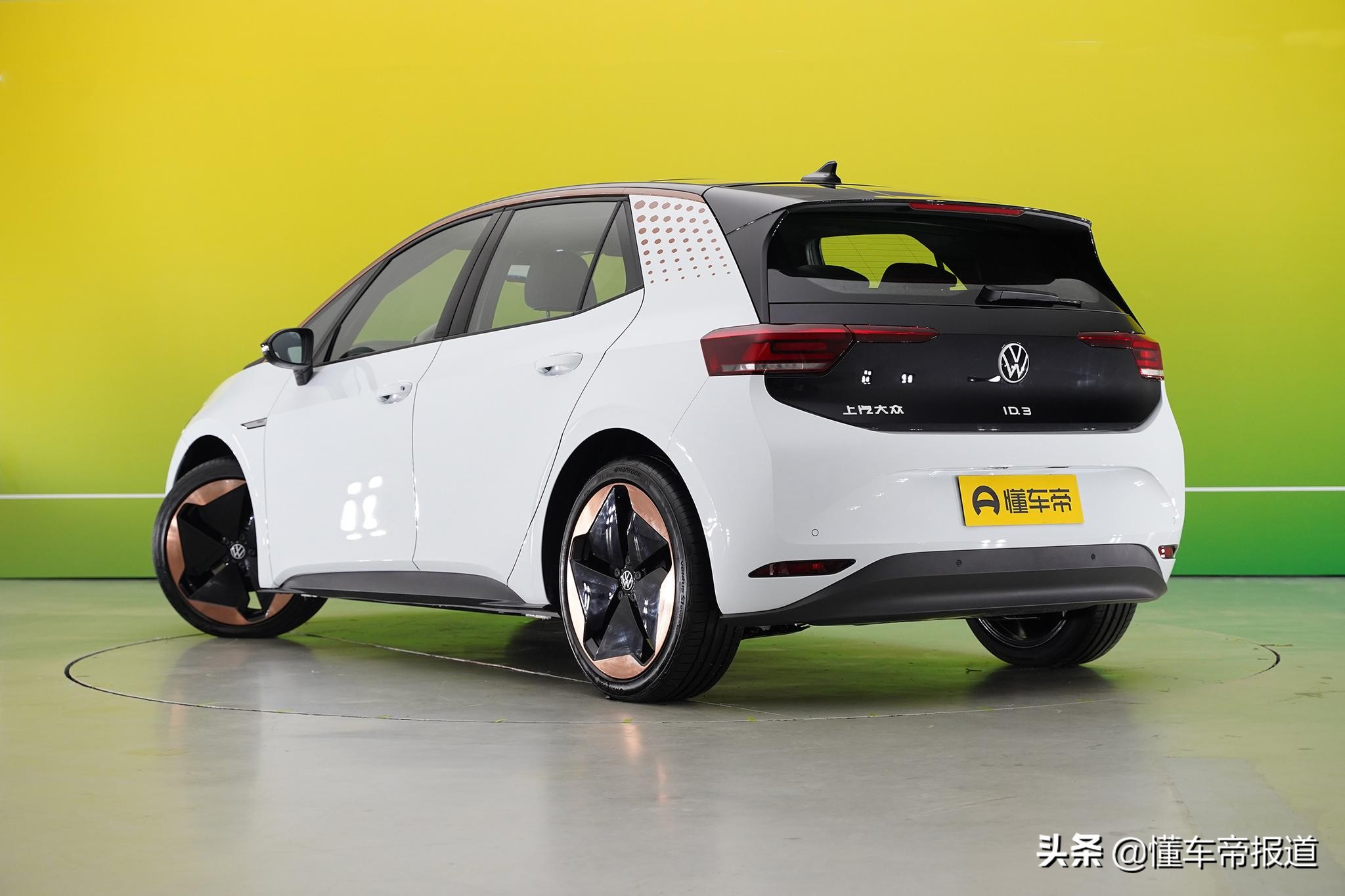 新车 </p><p>　　 售15.9888万元起，上汽大众ID.3上市，NEDC续航里程430公里