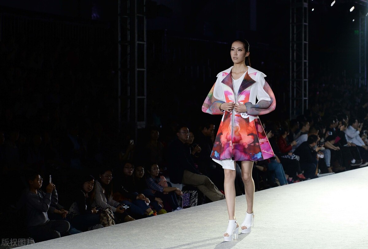 东华大学VS华东师范大学美术专业哪家强，录取成绩分析谁更好考？