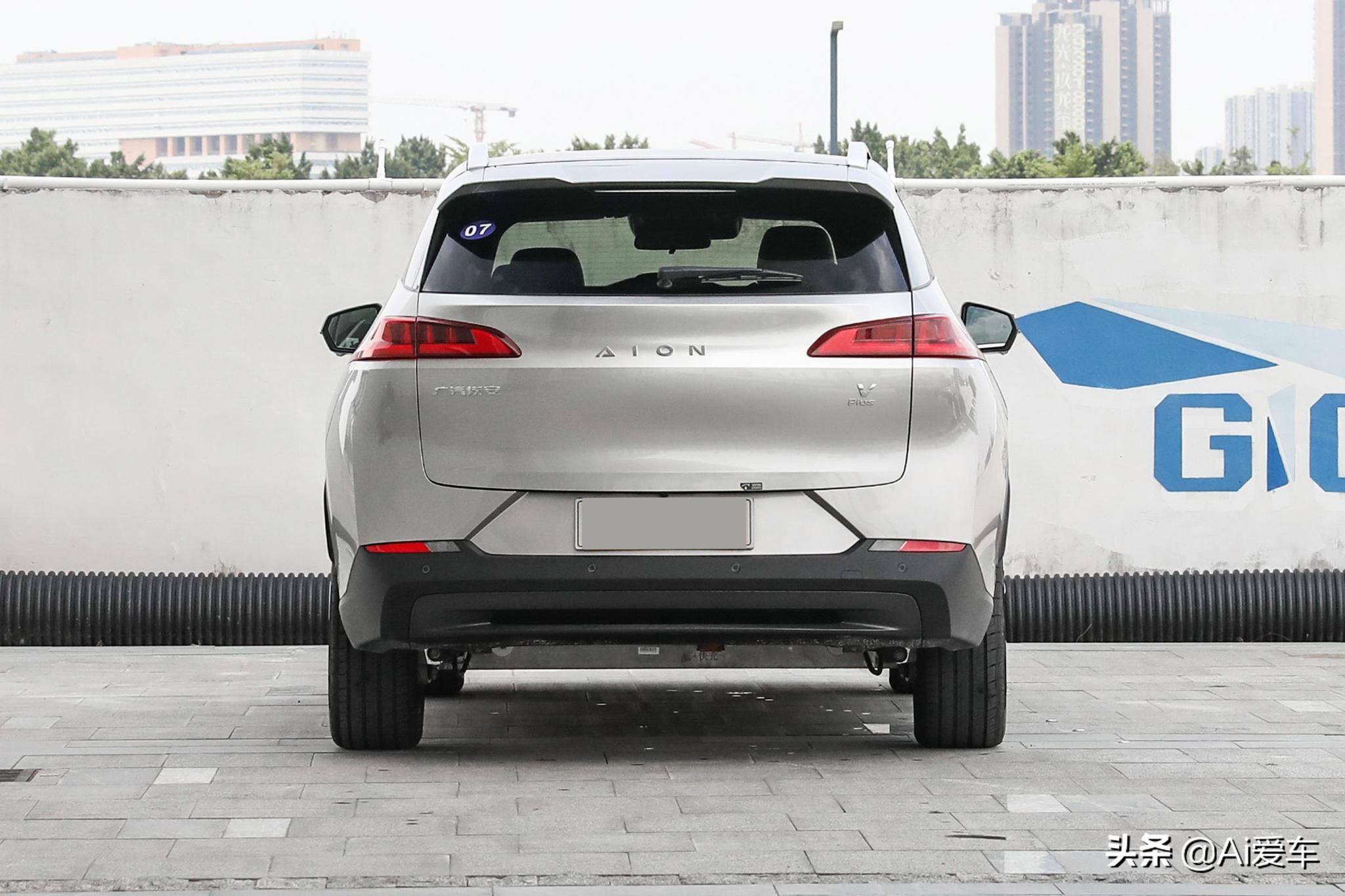 续航能力702KM，轴长2米83家用快充SUV，就是好养，实拍埃安AION V