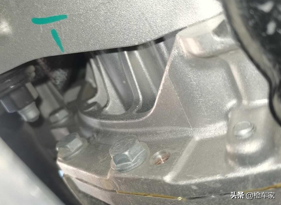 外观犀利，内饰吊打大众朗逸！花10万买这辆新款名爵6太香了