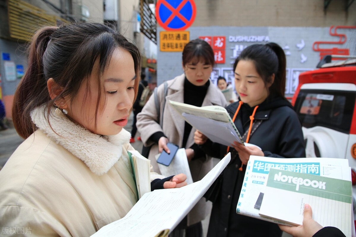 教师资格证有哪些报考条件，什么时间考试？教资认定这个证很重要