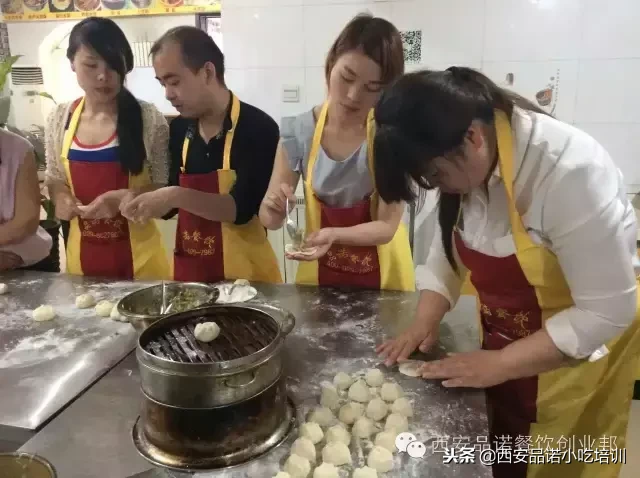 来来来，带您看看品诺餐饮小吃培训学员日常学习现场吧~
