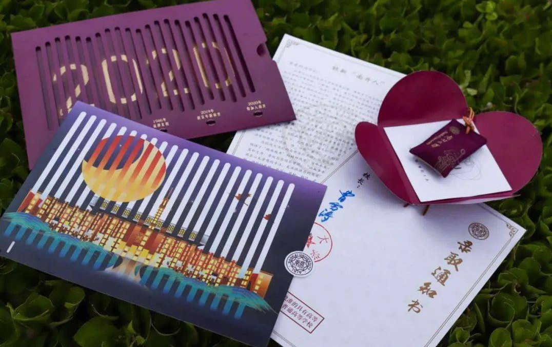全国高校“花式”录取通知书，上海大学“盲盒”款，看完你酸了吗