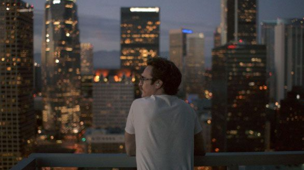 摩登之都夜未眠：灯火璀璨映繁华，纸醉金迷大上海。