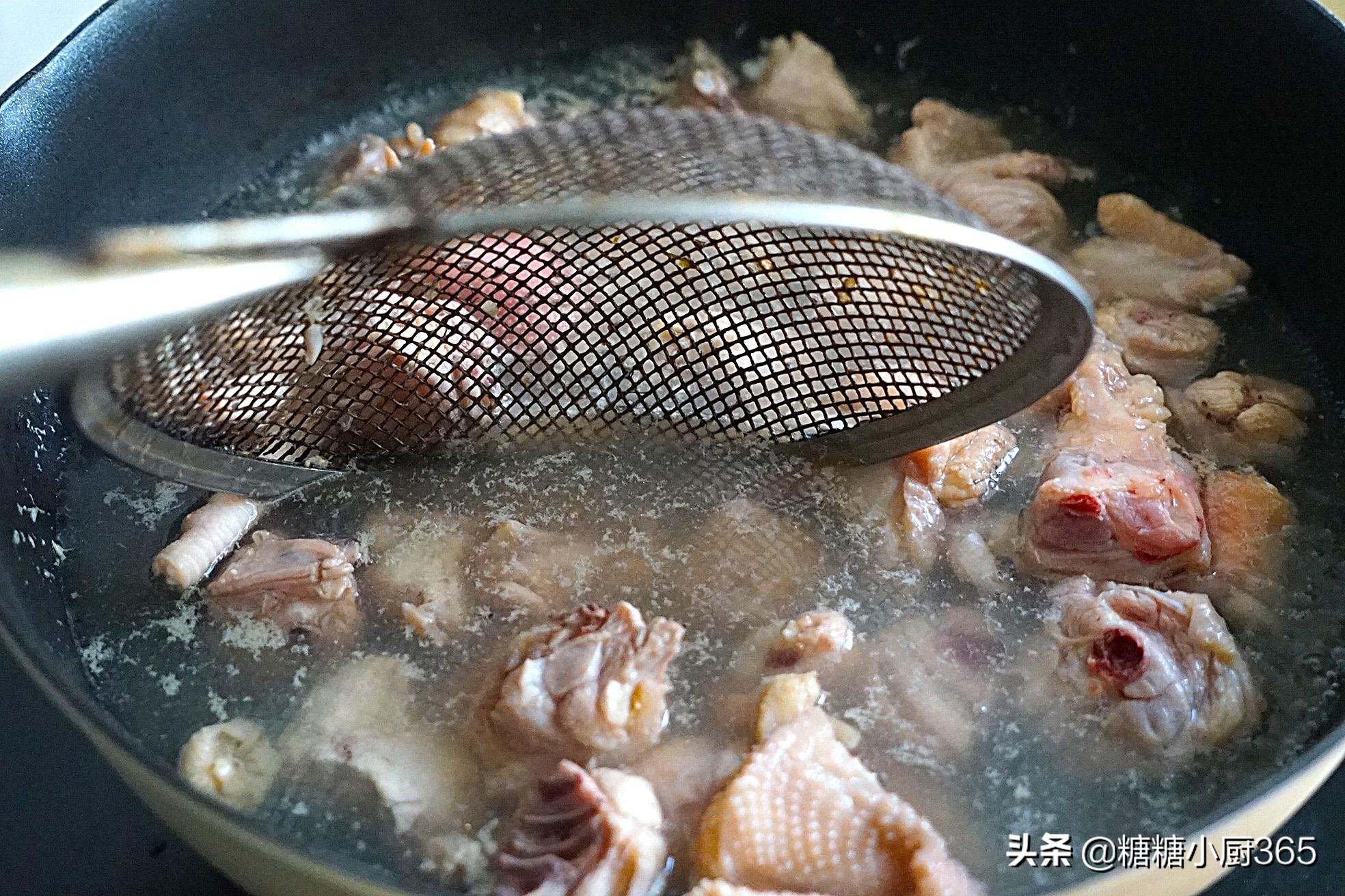 干豆角最爱这样吃，炖满满一锅，香味四溢好解馋，两碗米饭打不住