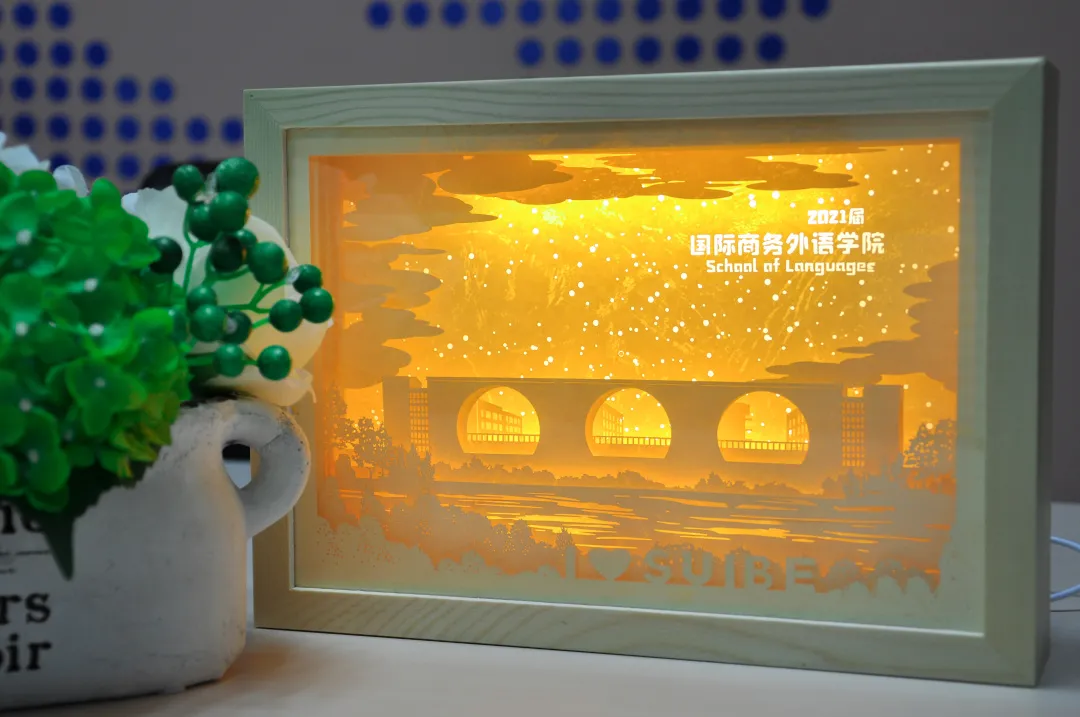 毕业快乐！沪上39所院校的毕业礼品，你最心仪哪种？