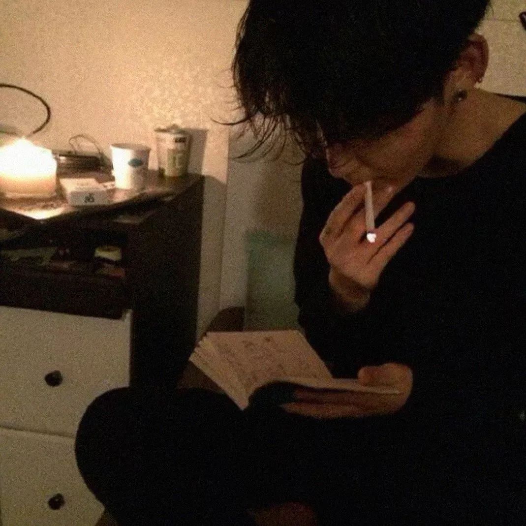 男头‖霸气侧漏的抽烟