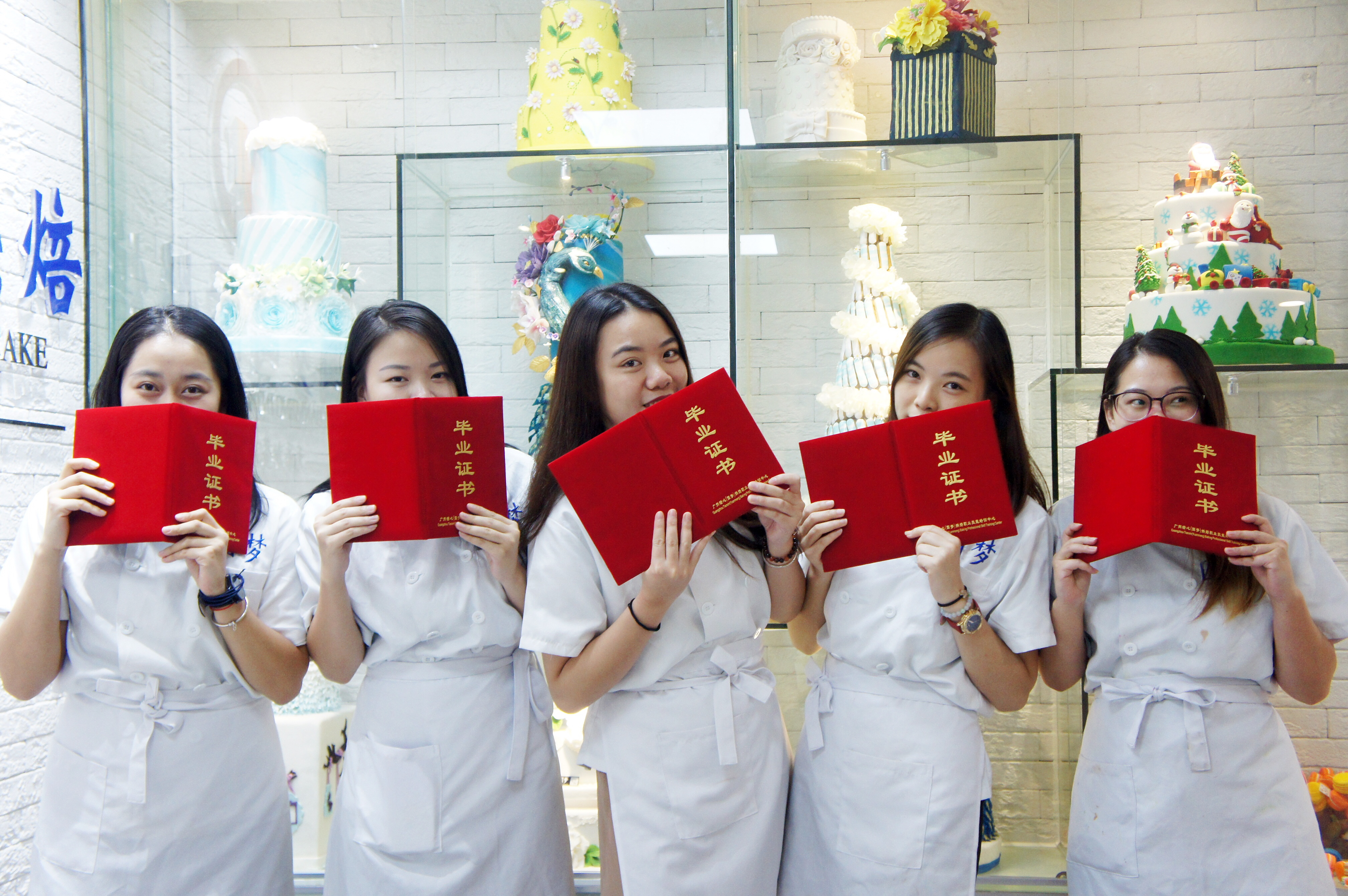 别去做学徒了，来圆梦烘焙学习专业蛋糕培训