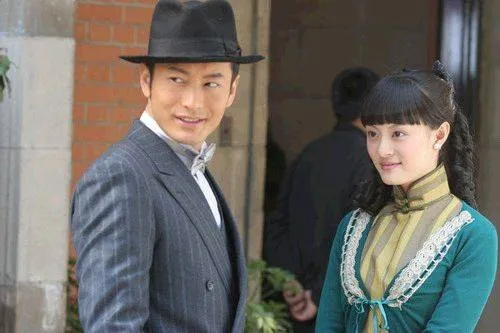 从不认父亲，到给父亲买房养老、力捧妹妹，遇到邓超后，孙俪变了