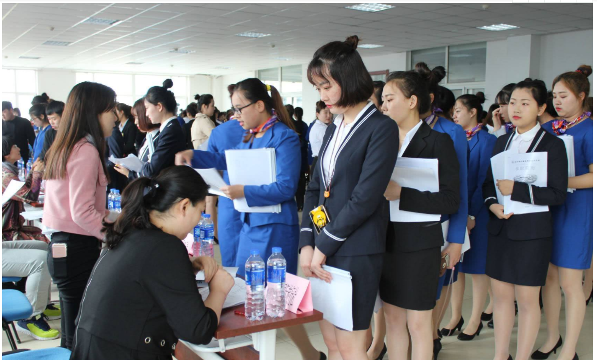 大学生就业难，部分毕业生表示很心酸，简历还没看就被淘汰了