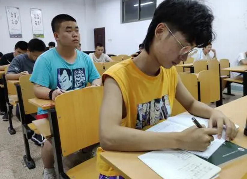 “文科生”和“理科生”的差距，谁更有前途？大学毕业后才明白