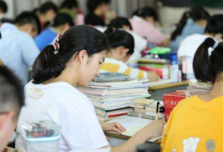 “补课”VS“不补课”，双减后才懂二者差距有多大，家长无奈叹息
